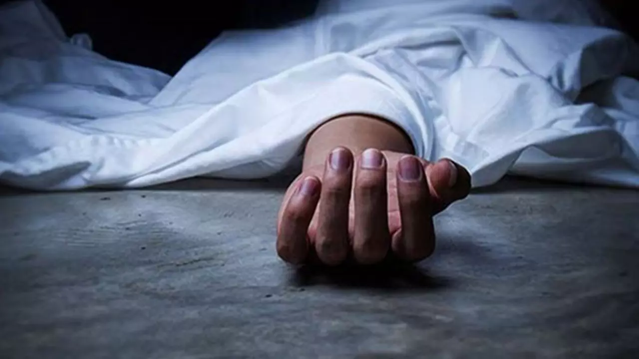 মাদ্রাসায় গভীর রাতে দুই ছাত্রীর অসুস্থ হয়ে মৃত্যুবরণ